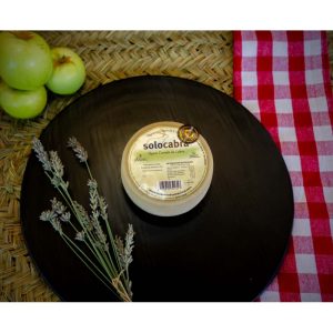 Queso de cabra de corteza natural